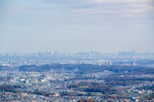 高尾山かすみ台展望台より見た八王子市